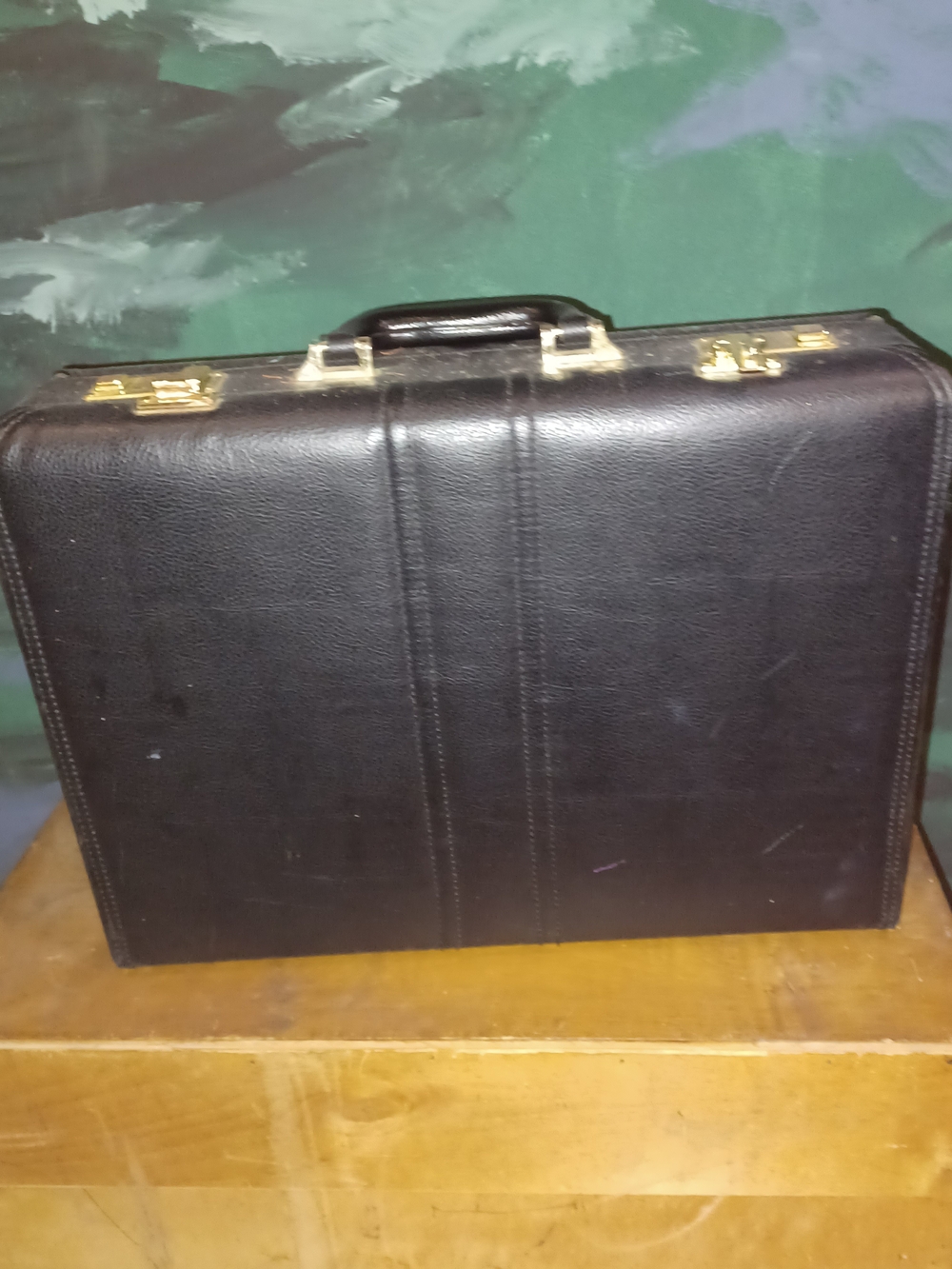 Source Unknown Black Leather Briefcase with Gold Hardware